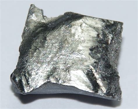 feuille en terbium|Terbium — Wikipédia.